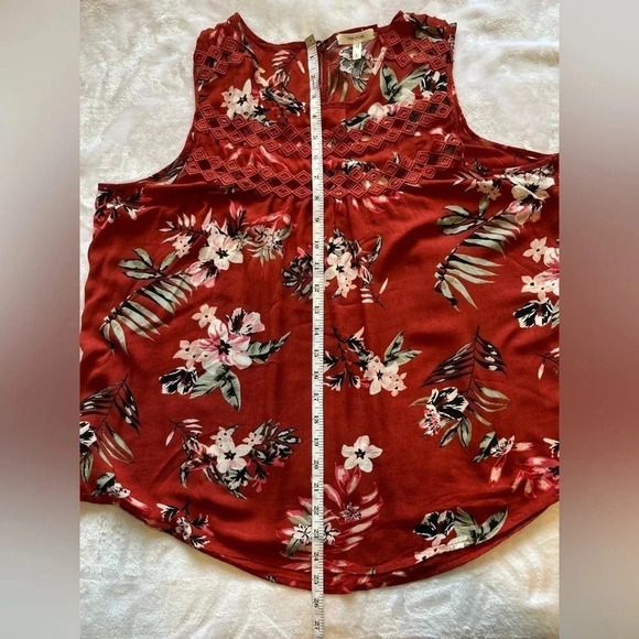 MAURICES Floral Crochet Trim Sleeveless Blouse Size Large - Picture 4 of 7